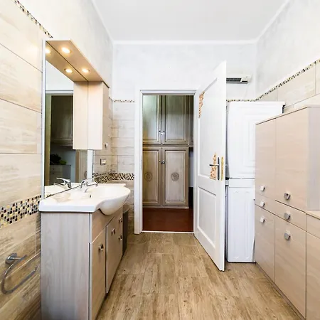 Apartment Doriana 2br 5px Freepark Jacuzzi Olbia