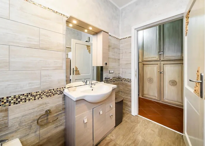 Doriana 2br 5px Freepark Jacuzzi Apartment